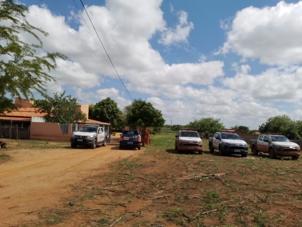 Fugitivos do presídio federal fazem família refém e pedem para assistir jornal