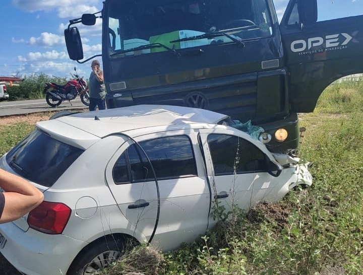 Acidente grave na BR 230 próximo a São Mamede deixa pelo menos duas pessoas mortas, na tarde desta segunda dia 26/12