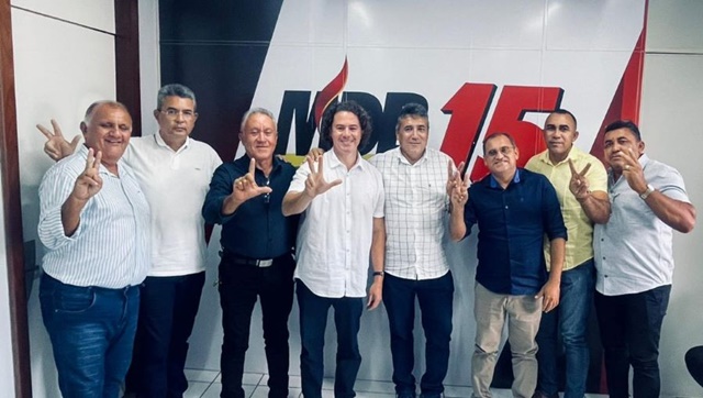 Em Emas-PB, grupo ligado ao vereador Saturnino Azevedo, presidente da Câmara dos Vereadores, anunciou o afastamento do Republicanos e logo após fará filiações ao MDB.
