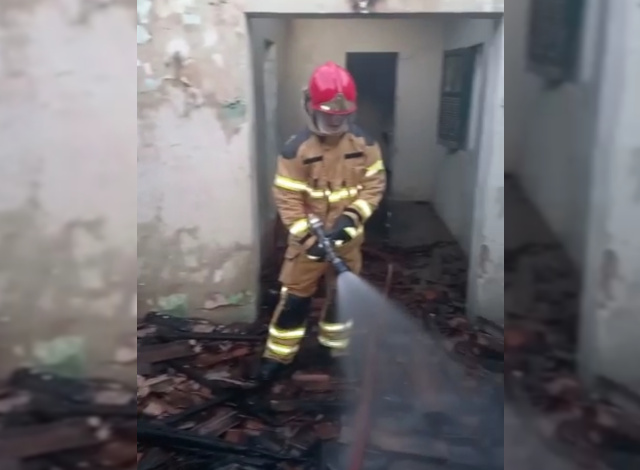 Em Sousa, homem descontrolado incendeia casa de familiares e danifica viatura da Polícia Militar