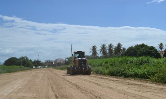 Secretaria de Serviços Públicos intensifica serviços de limpeza e terraplanagem na Avenida Lagoa dos Patos 