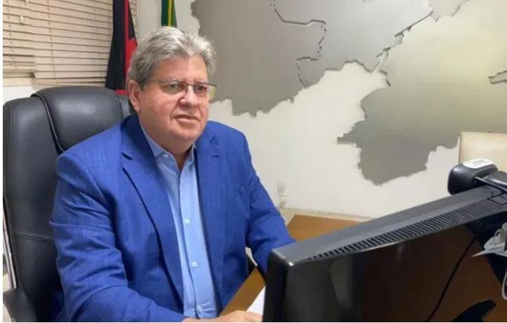 João Azevêdo anuncia estudos para novo concurso na Educação com mil vagas