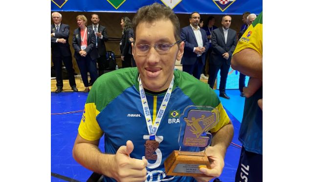 De perna amputada à seleção brasileira: como a vida do homem mais alto do Brasil mudou em 2022