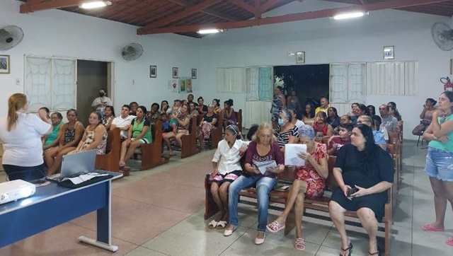Técnica Social do Projeto Socioambiental da Bacia do Frango avalia participação dos moradores durante atividades