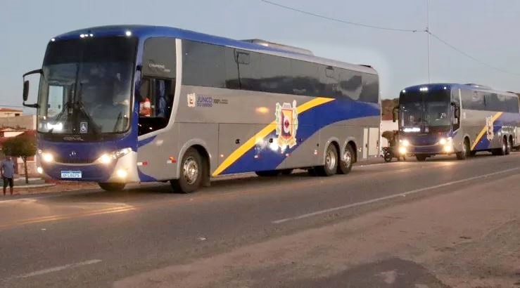 Com Paulo Fragoso, prefeitura de Junco compra 2 ônibus com ar-condicionado e internet para universitários