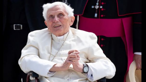 Papa Bento XVI morre aos 95 anos