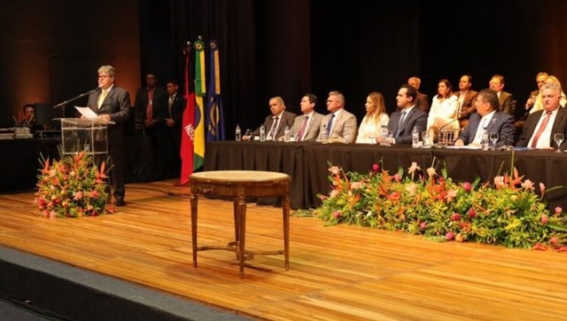 João promete aumento para servidores comissionados da PB, durante posse