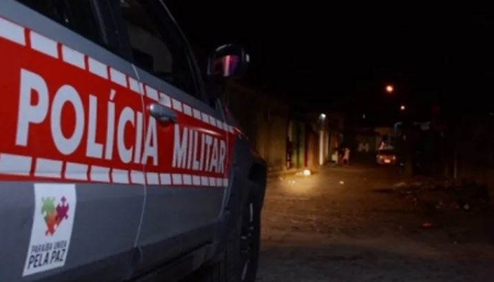 Mulher é assassinada a tiros quando cuidava de animais em loteamento, na PB