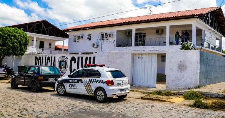 Homem é preso em Patos por estupro de vulnerável e produção de material pornográfico infantil