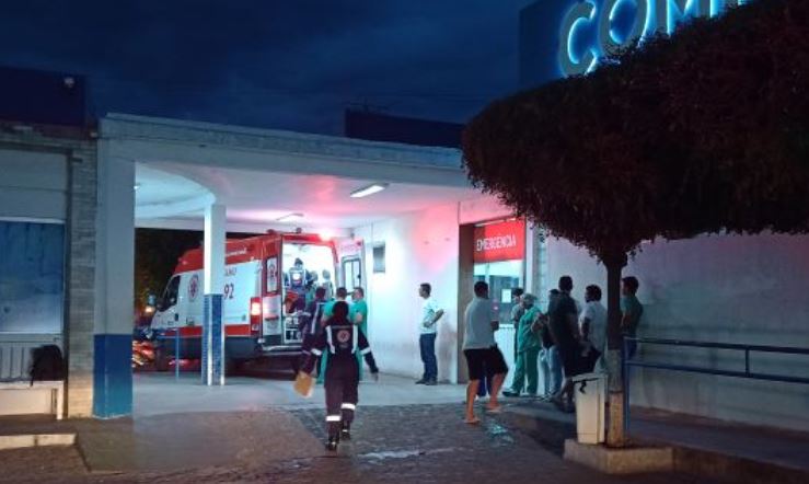 Adolescente de 14 anos está entre os 4 feridos em tiroteio em bar no centro de Patos