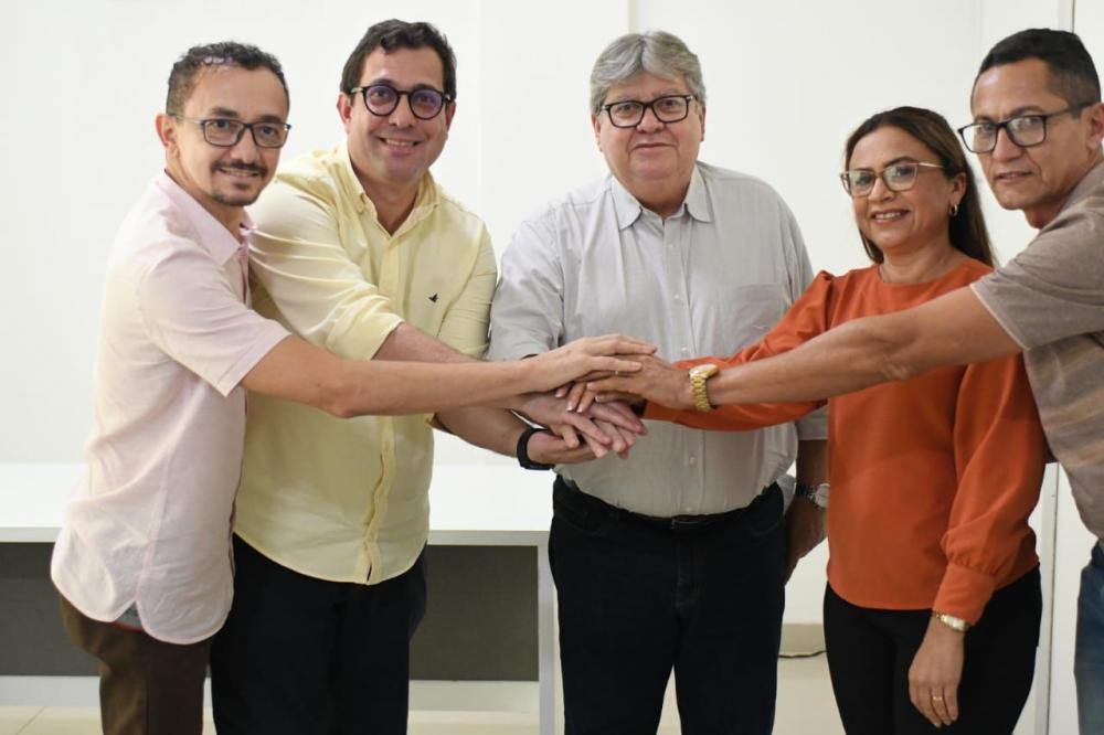 Candidatos à reeleição, prefeitos de Tavares e São Domingos se filiam ao PSB 