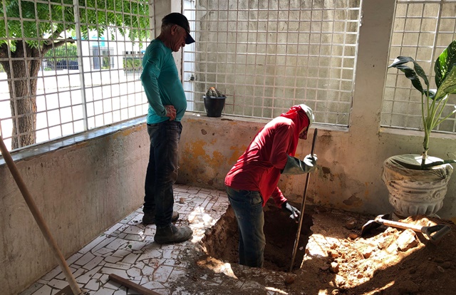 Secretaria de Infraestrutura de Patos atende população e desobstrui galeria na Comunidade das Placas