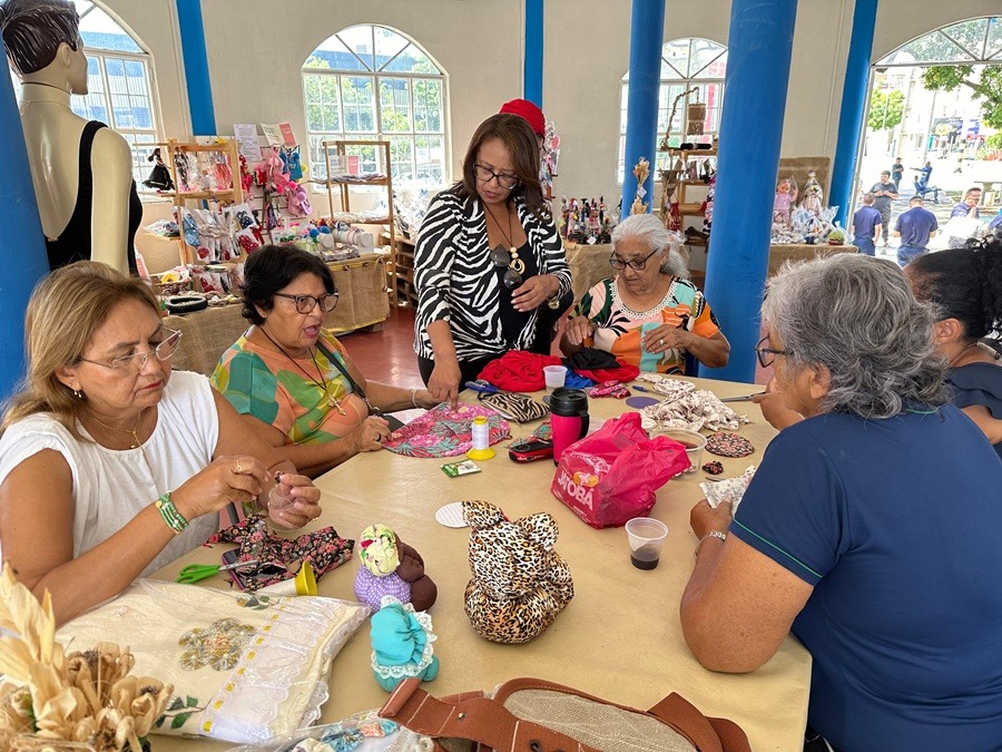 Semana do Artesão é aberta com atração cultural, oficina e exposição de trabalhos