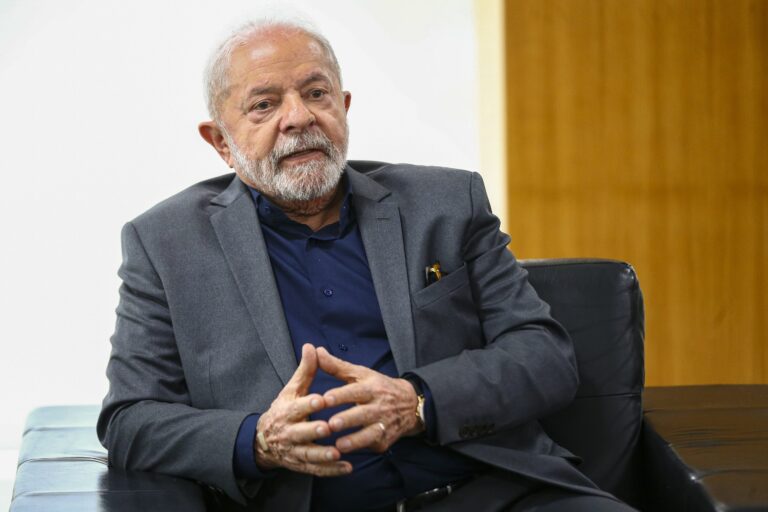 Lula vai intensificar viagens pelo país a partir de abril