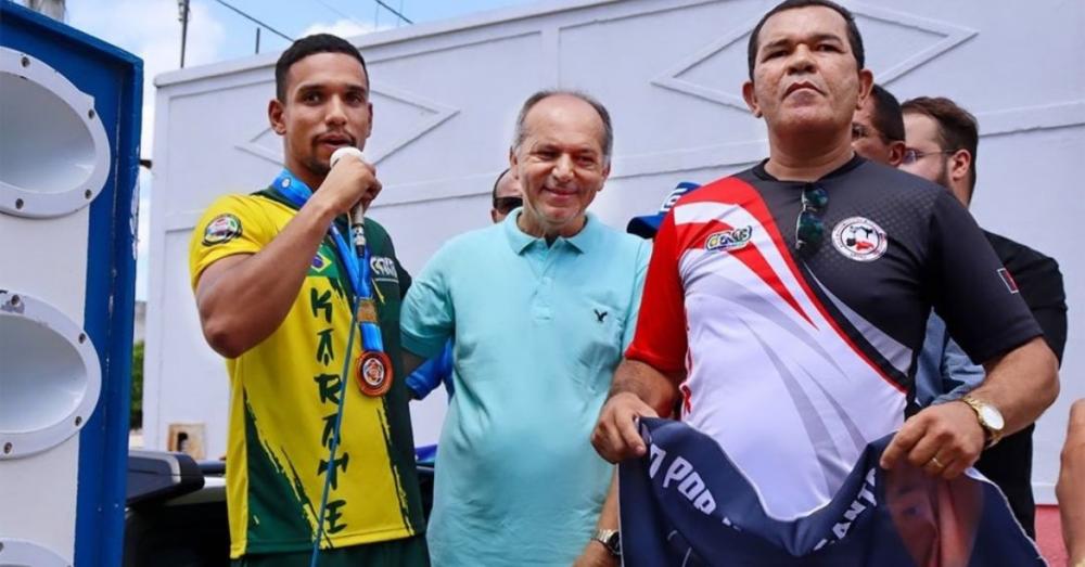De Cacimbas para o Mundo: Kaio Gouveia Brilha como Campeão Mundial de Karatê!