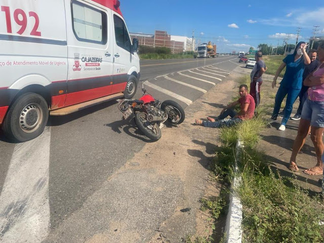 Acidente entre carro e moto na BR-230 deixa motoqueiro ferido