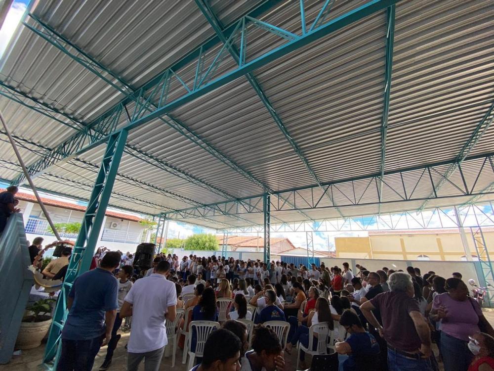 Escola Municipal Dionísio da Costa ganha cobertura do pátio e espaço de convivência proporcionando maior conforto para alunos