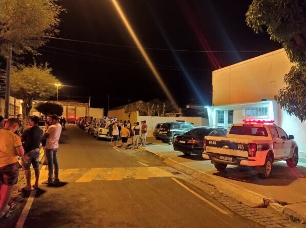Polícia Militar apreende 11 carros com paredões de som em Olho D'Água