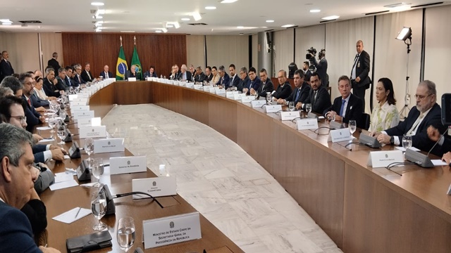 João Azevêdo participa de reunião com Lula e se solidariza com instituições após ataque de vândalos em Brasília