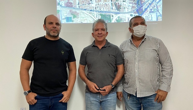 Prefeito Nabor Wanderley realiza visita técnica para abertura de vias às margens da estação ferroviária
