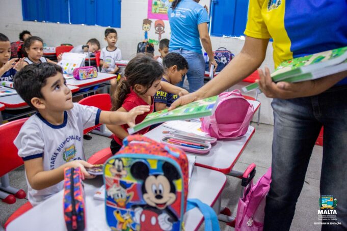 Educação de Malta fortalecida com o recebimento de livros do programa nacional Criança Alfabetizada