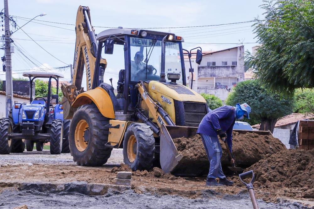 Prefeitura atende pedido da população e intensifica operação tapa buracos em Patos