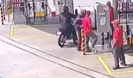 Assalto em Posto de combustível neste sábado(11) em Quixaba 