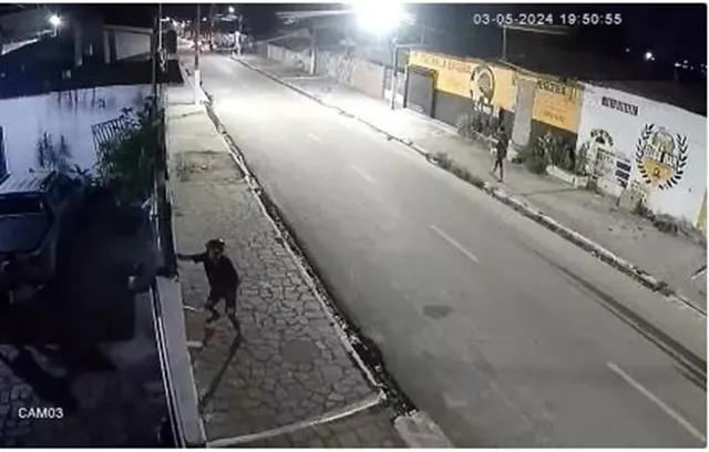 Vídeo mostra momento que sargento da PM é baleado depois de briga por causa de cachorro, na Paraíba
