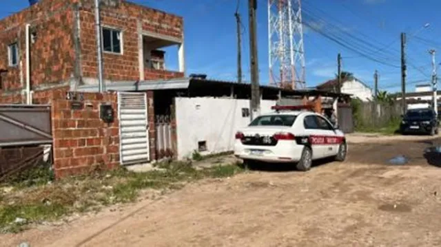 Criminosos invadem casa, pedem que a mãe e o pai saiam e matam rival a tiros dentro do quarto, em João Pessoa