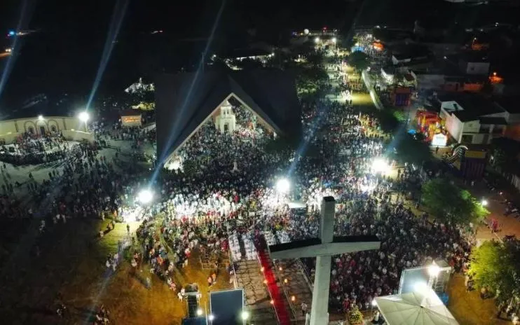 Celebrando 30 anos e abrindo ano da juventude, Festa de Pentecostes reúne cerca de 40 mil pessoas em Patos 