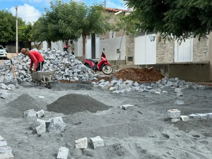 Prefeitura de Patos inicia nesta semana as obras de revitalização da praça e da pavimentação de mais 4 ruas no Mutirão