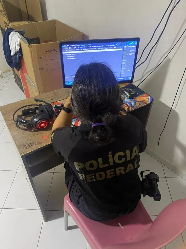Polícia Federal cumpre mandado em Patos contra suspeito de armazenamento de pornografia infantil