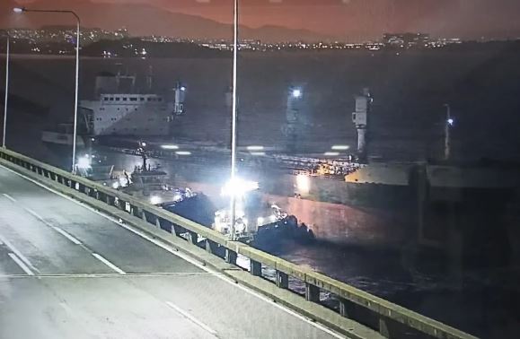 Ponte Rio-Niterói é fechada devido à batida de navio à deriva