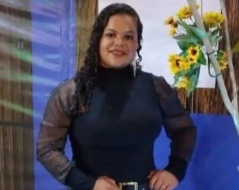 Dona de casa morre eletrocutada em cerca de arame ao tentar pegar flores para levar para igreja, na Paraíba