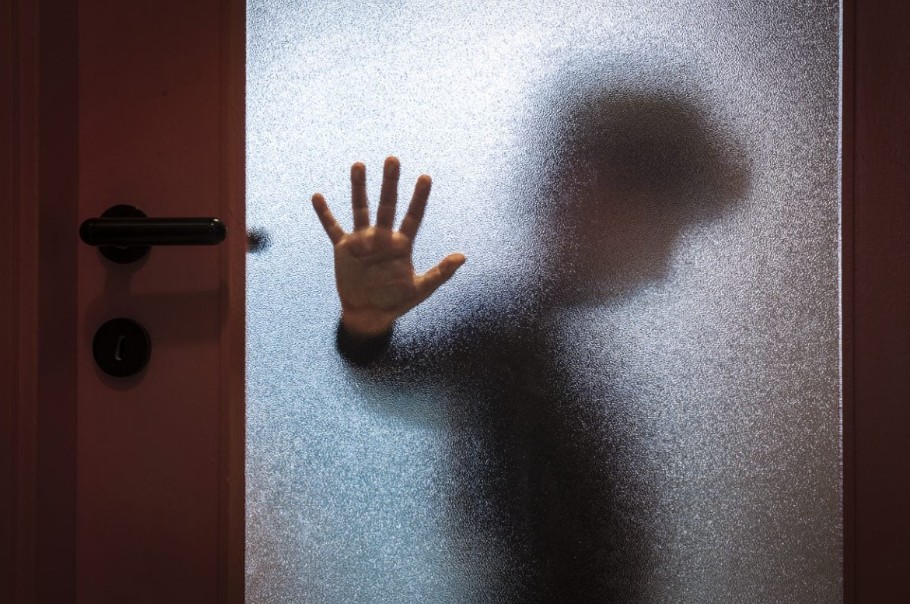 Menino de 9 anos filma a si mesmo sendo estuprado para “provar” crime 