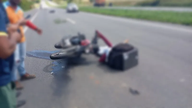 Jovem de 21 anos colide com caminhão e morre na BR-230 na manhã desta quarta-feira (12) entre João Pessoa e Campina