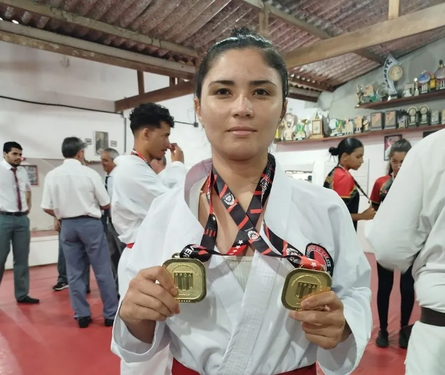 A karateca patoense Rafaela Bernardo segue trajetória de vitórias e conquista mais duas medalhas de ouro