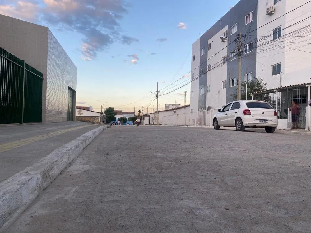 Prefeitura de Patos entrega 7 novas ruas calçadas no bairro São Sebastião. Já são 11 ruas entregues em pouco mais de 30 dias