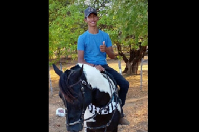 Adolescente de 16 anos morre durante colisão entre carro e moto na PB-325 entre Catolé do Rocha e RN