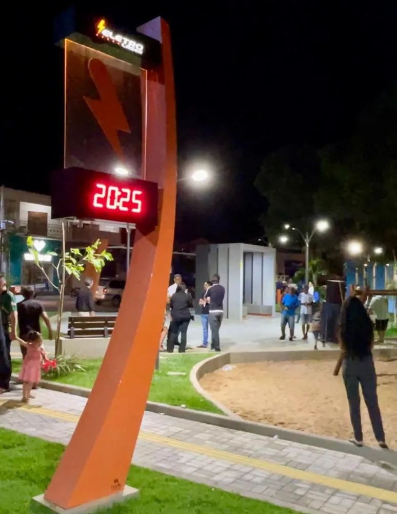 Prefeitura de Patos entrega Praça Fernando Soares totalmente reconstruída. Obra foi fruto do Programa Tributo Cidadão