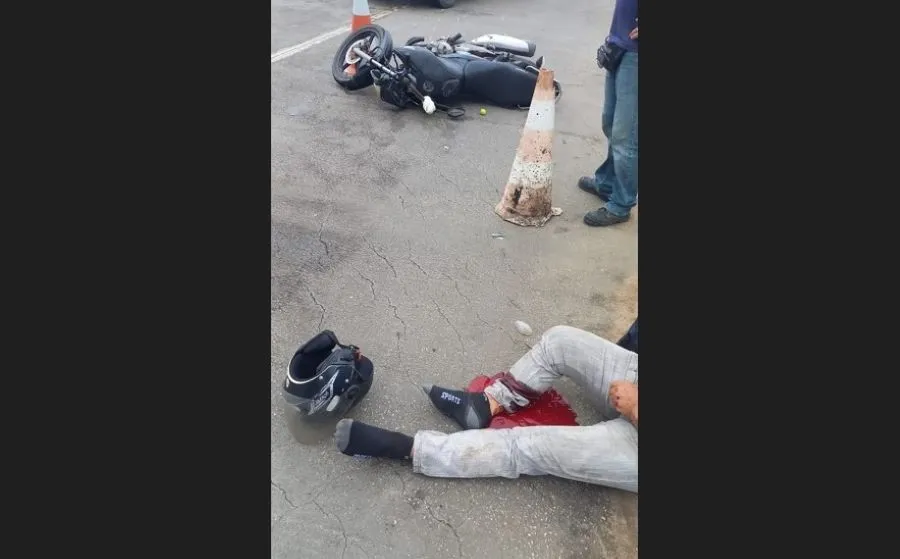 Em Patos, motociclista sofre acidente com fratura exposta e trânsito é interditado na Nova Ponte do Jatobá para primeiros socorros 