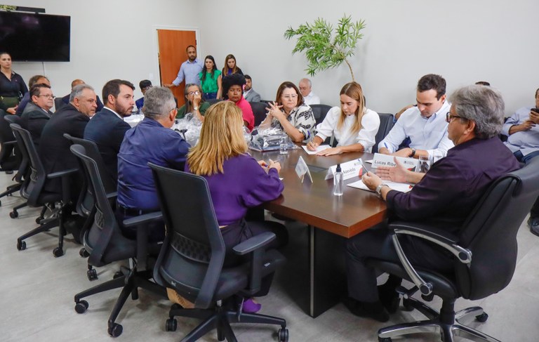 “Um dia histórico para Campina”, avalia Lucas sobre agenda de João com oposição