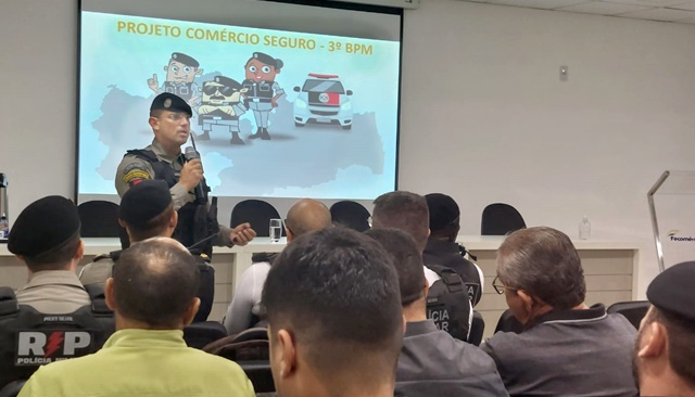 POLÍCIA MILITAR SE REÚNE COM REPRESENTANTES DO COMÉRCIO PARA ARTICULAR AÇÕES DE SEGURANÇA EM PATOS-PB