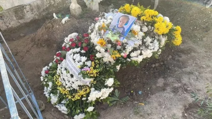 Criança de 2 anos, que morreu após ser estuprada, é sepultada sob forte comoção em Aroeiras 