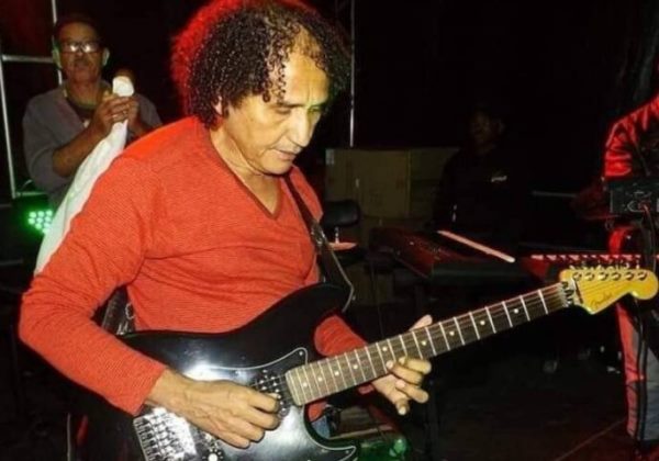 Morre músico de Edson Gomes que teve parada cardíaca no palco, em João Pessoa