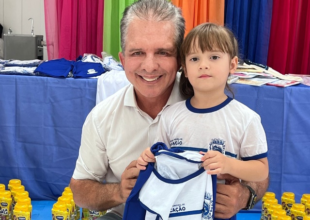 Prefeito Nabor inicia entrega de fardamento escolar e inaugura mais uma Sala de AEE para Educação Infantil
