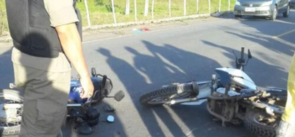 Duas pessoas morrem após motos baterem de frente, na Paraíba