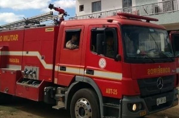 Apartamento pega fogo no bairro Jatobá, em Patos, enquanto crianças brincavam