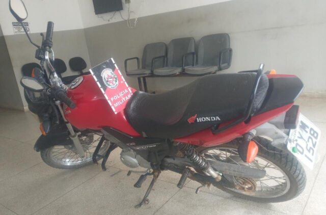 PM apreende veículo com sinais de adulteração de seus identificadores em Teixeira