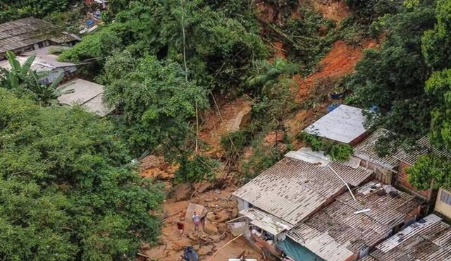 Sobe para 44 o número de mortes causadas por chuvas no litoral norte de São Paulo